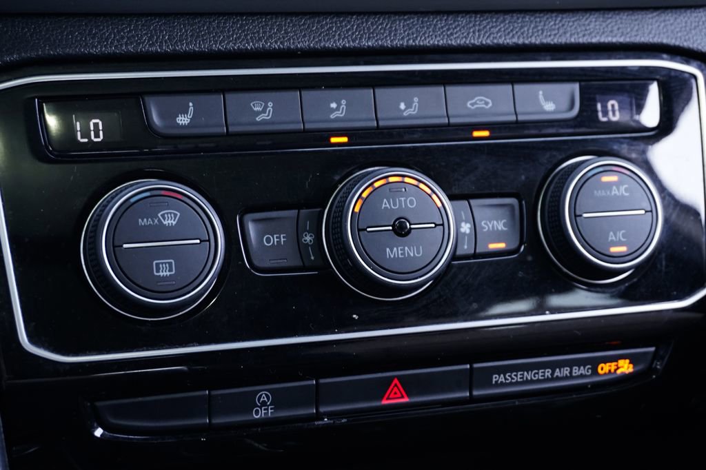 Used 2023 Volkswagen Atlas Cross Sport SE image 32