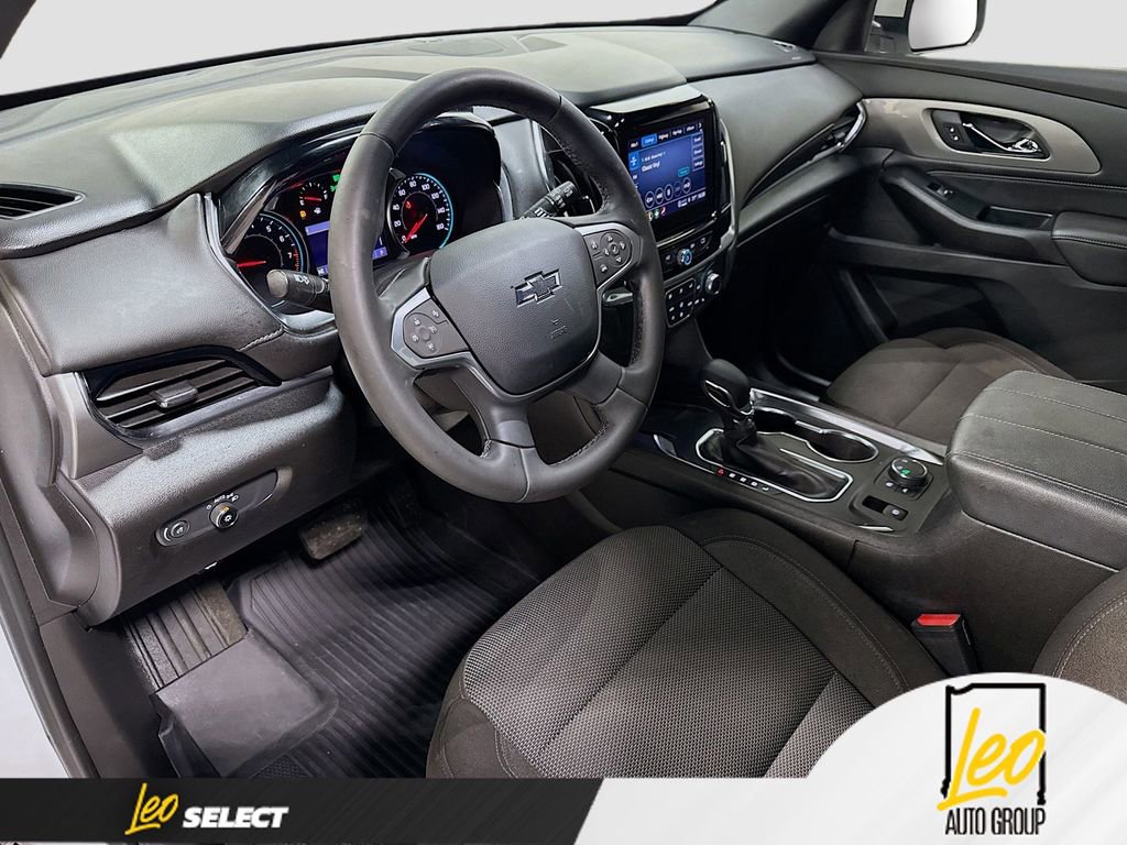 Used 2023 Chevrolet Traverse LT w/ Midnight/Sport Edition image 9