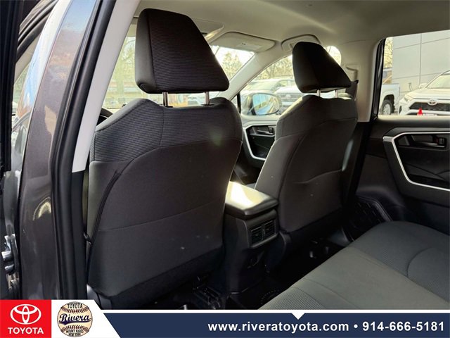 Used 2022 Toyota RAV4 LE image 12
