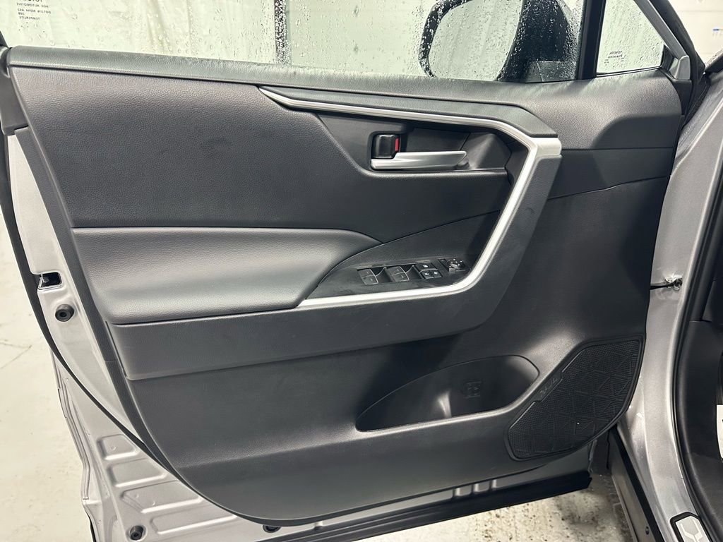 Used 2025 Toyota RAV4 XLE image 8