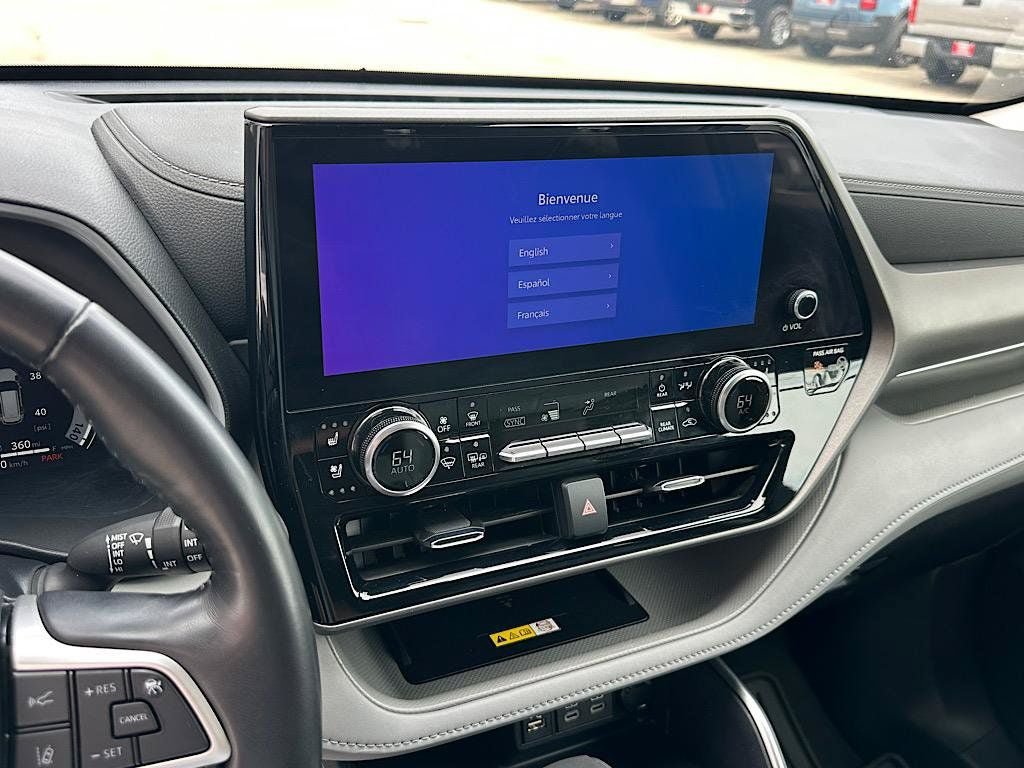 Certified 2023 Toyota Highlander Limited FWD image 29