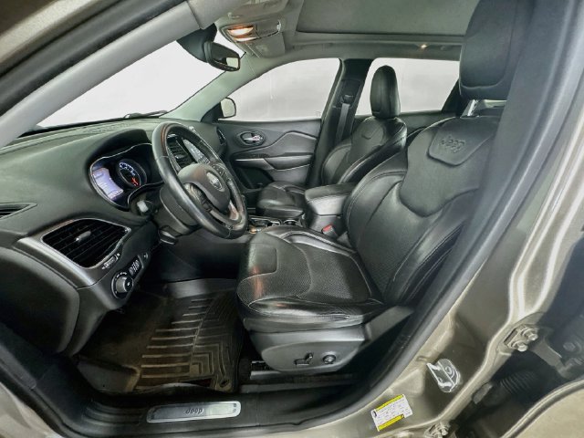 Used 2019 Jeep Cherokee Limited AWD/4WD image 25