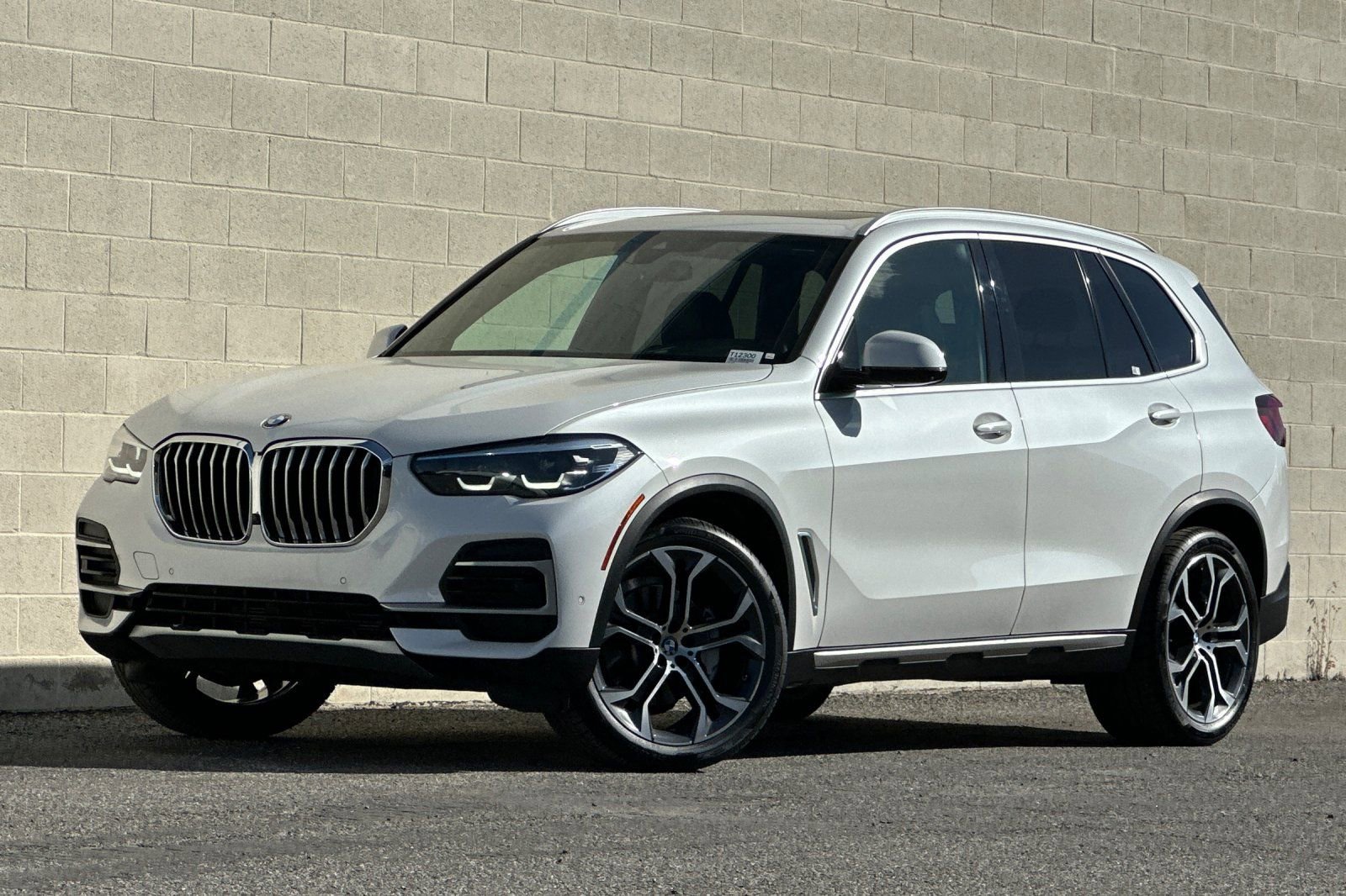 Used 2023 BMW X5 xDrive40i w/ Premium Package image 8