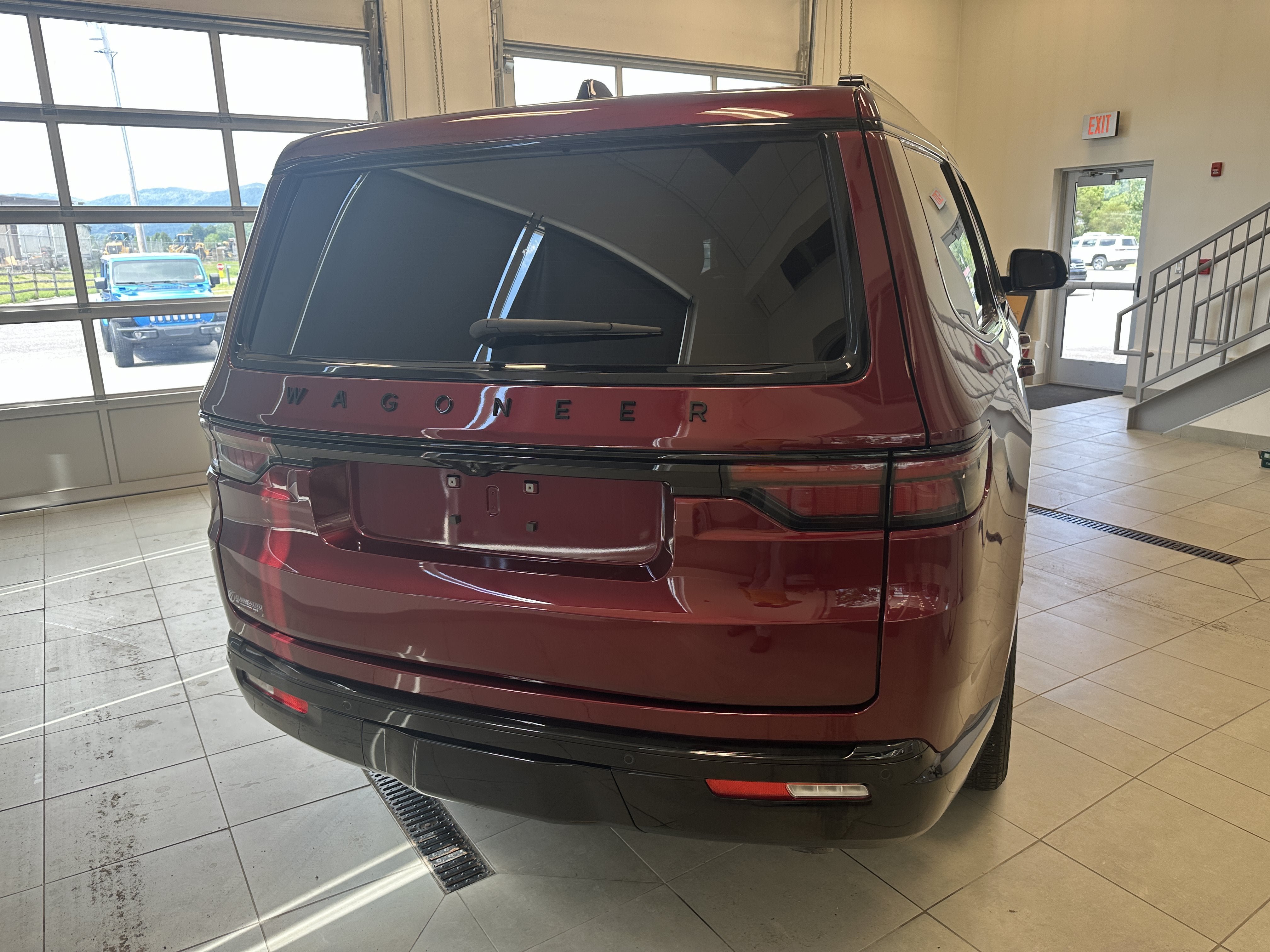 Used 2024 Jeep Wagoneer Series II AWD/4WD image 5