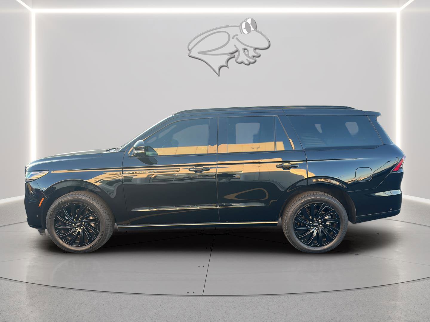 Used 2025 Lincoln Navigator Black Label image 3