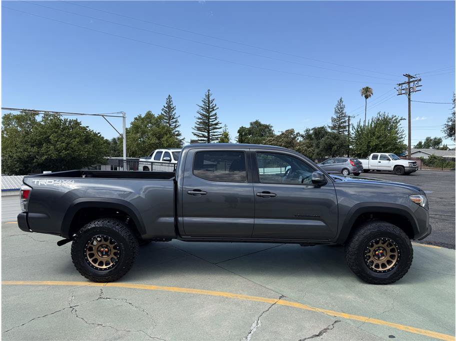 Used 2022 Toyota Tacoma TRD Off-Road w/ Technology Package AWD/4WD image 5