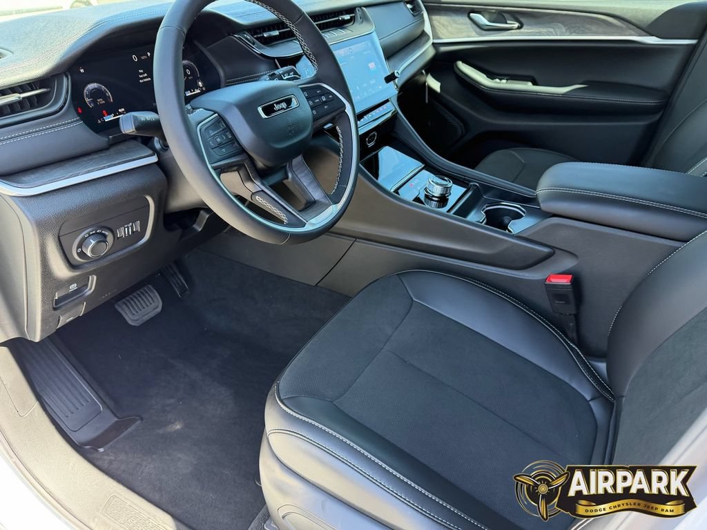 New 2026 Jeep Grand Cherokee Altitude RWD image 16