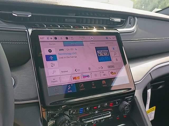 New 2025 Jeep Grand Cherokee Limited w/ Luxury Tech Group II image 13