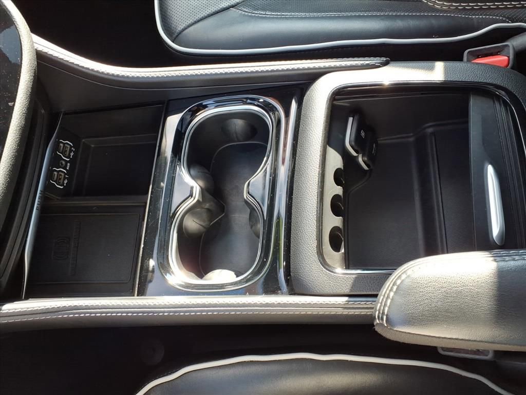 Used 2024 Chrysler Pacifica Premium image 14