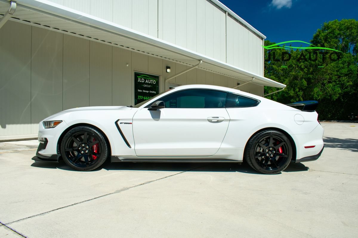 Used 2019 Ford Mustang Shelby GT350R w/ GT350R Equipment Group 920A RWD image 3