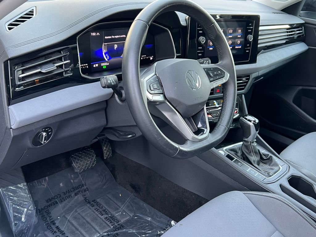 Used 2025 Volkswagen Jetta SE FWD image 16