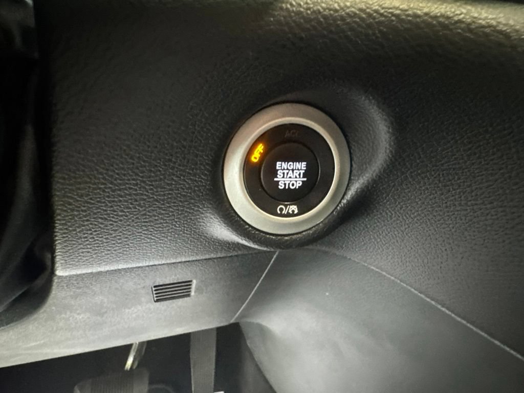 Used 2025 Chrysler Pacifica Select FWD image 18