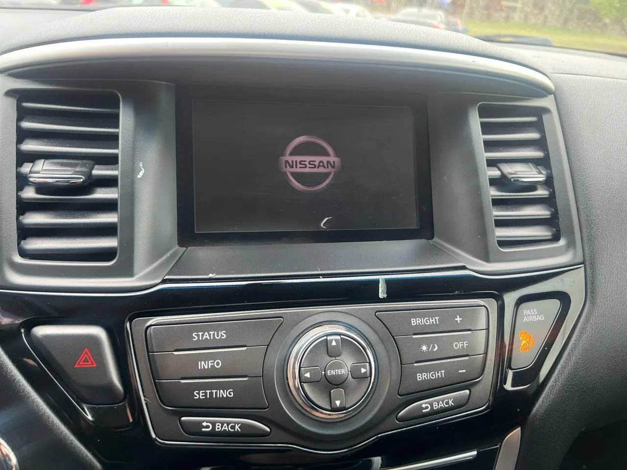 Used 2015 Nissan Pathfinder SV FWD image 31