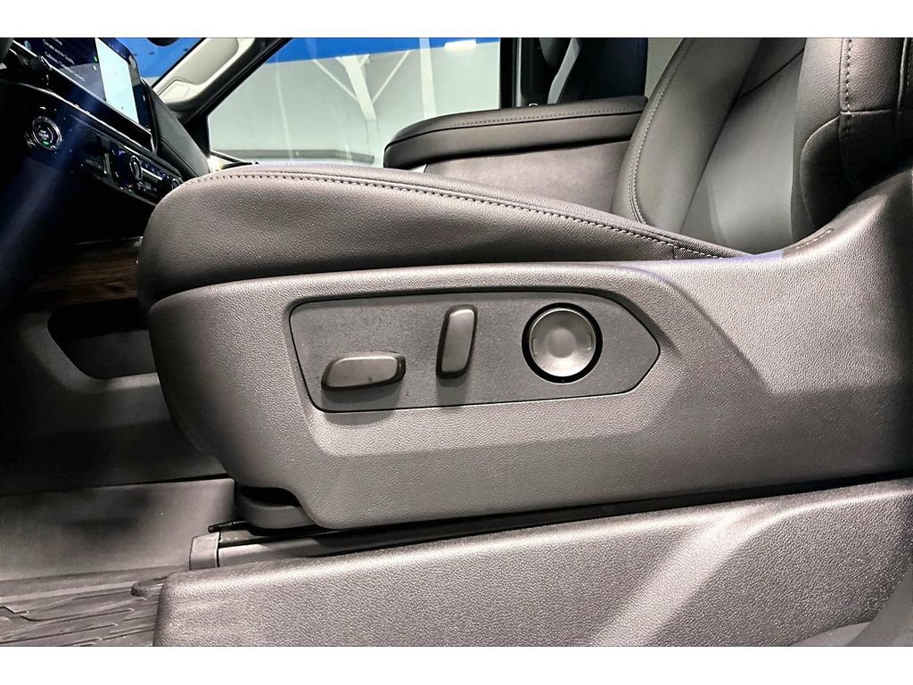 New 2026 Chevrolet Silverado 1500 RST w/ Redline Edition AWD/4WD image 36