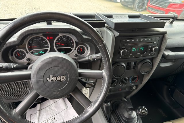 Used 2007 Jeep Wrangler Sahara w/ Dual Top Group AWD/4WD image 12
