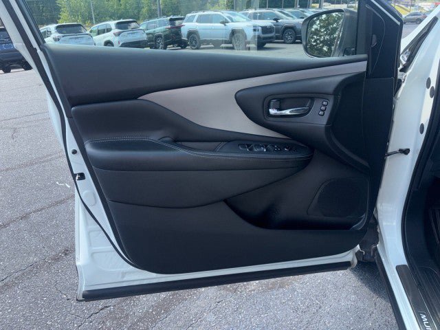 Used 2023 Nissan Murano SL FWD image 10