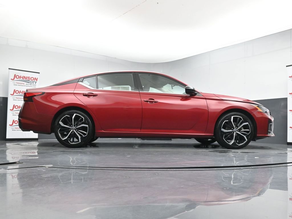 Used 2023 Nissan Altima 2.5 SR FWD image 38