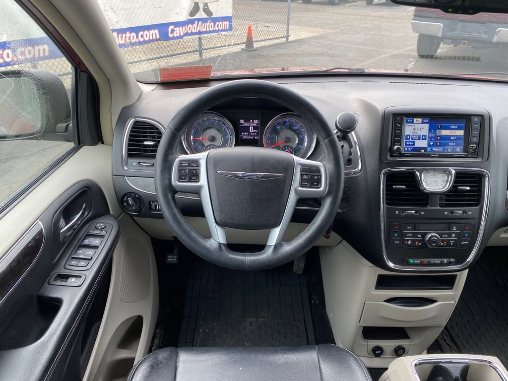 Used 2012 Chrysler Town & Country Touring-L w/ Driver Convenience Group FWD image 21