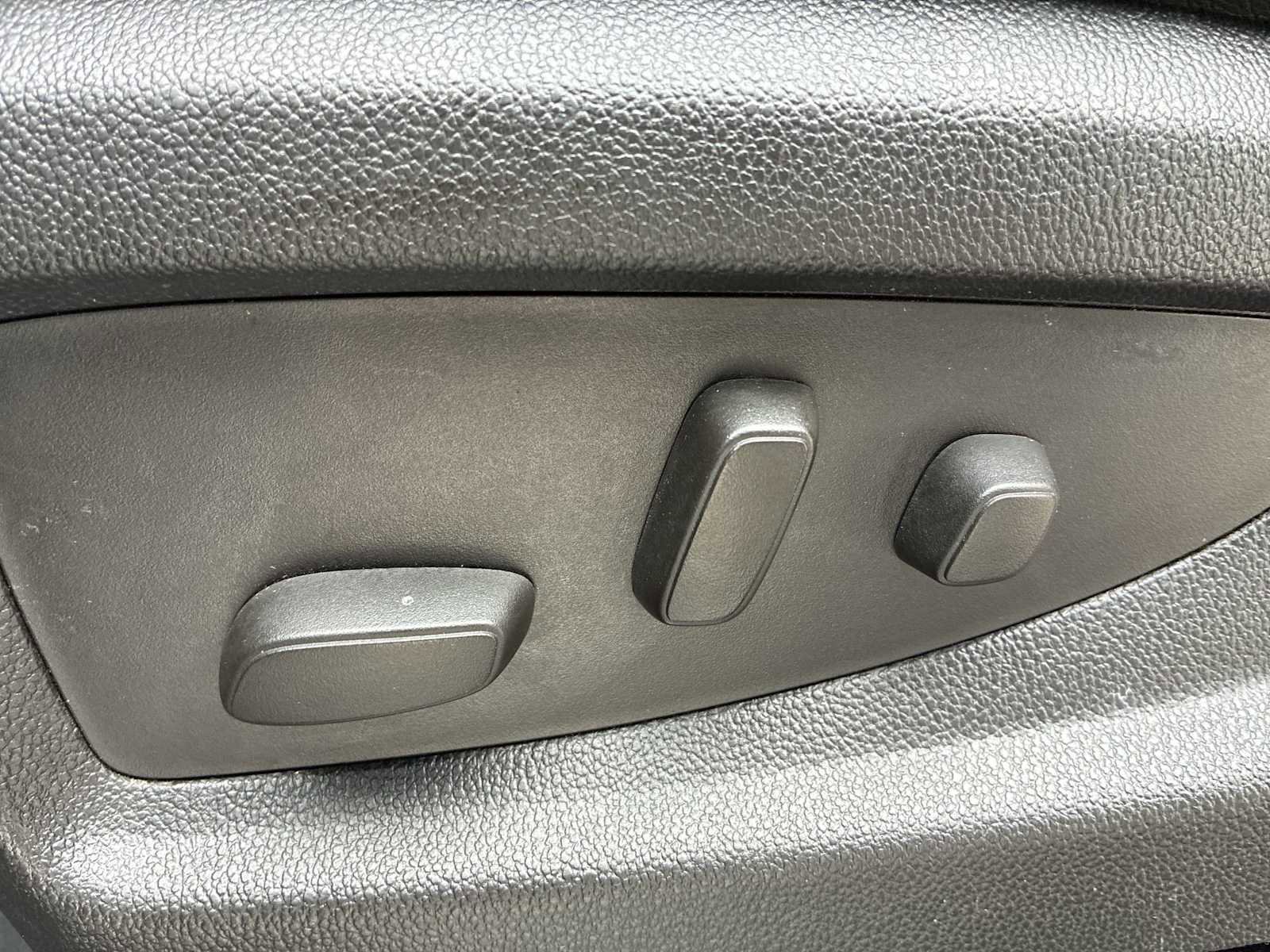 Used 2015 Chevrolet Suburban LTZ AWD/4WD image 14