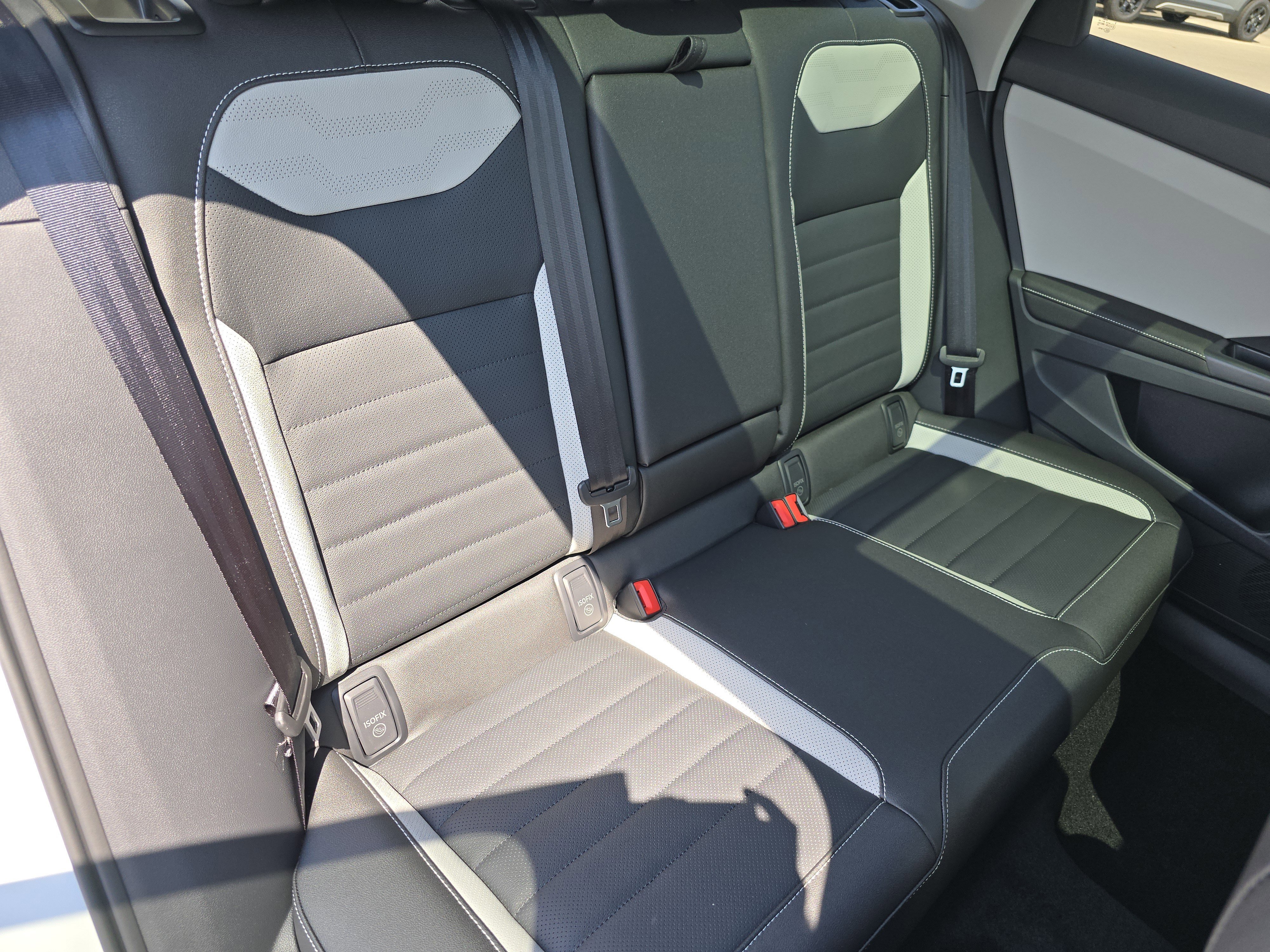 New 2025 Volkswagen Taos SEL image 20