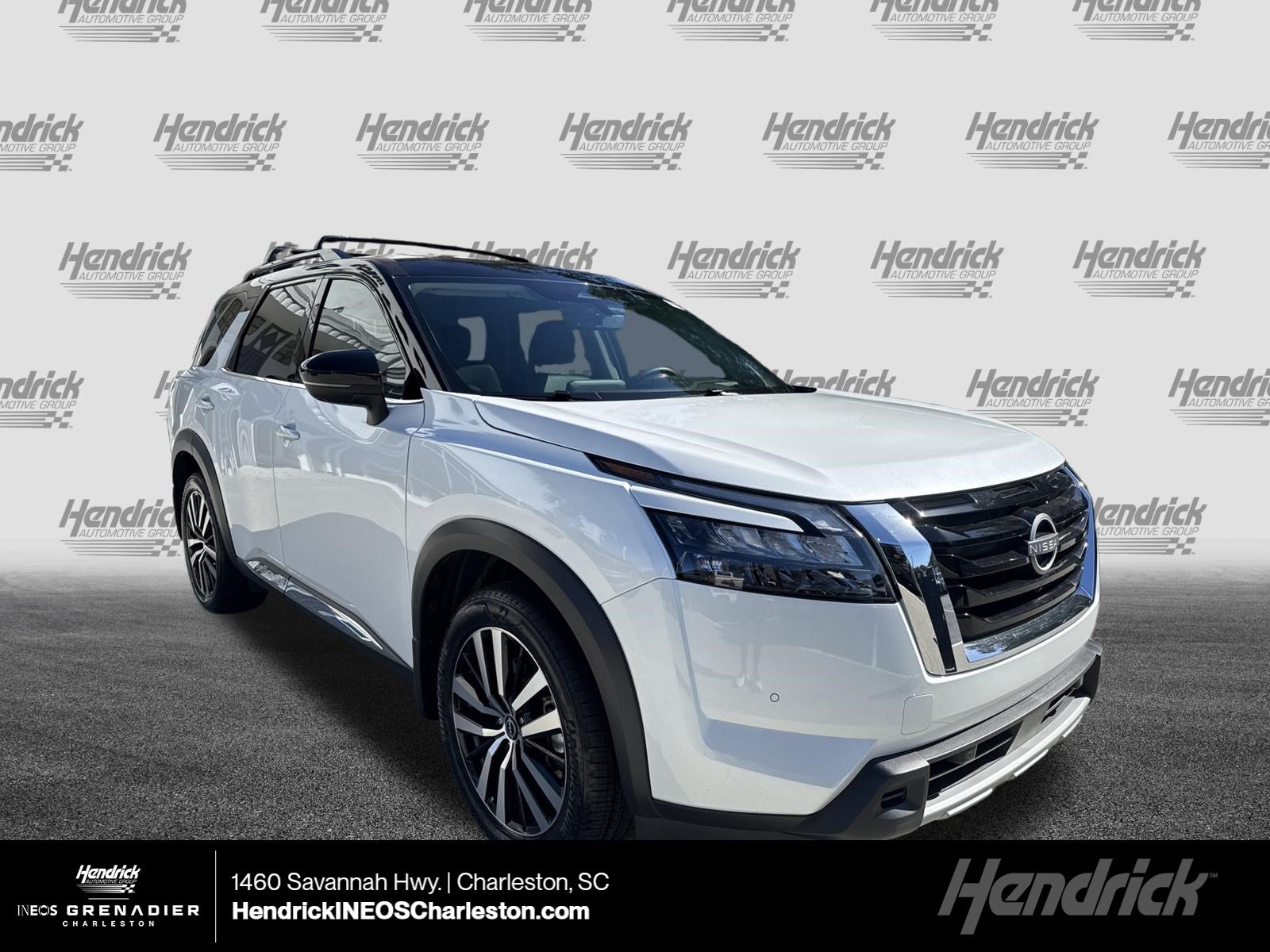 Used 2025 Nissan Pathfinder Platinum w/ Cargo Package AWD/4WD image 1