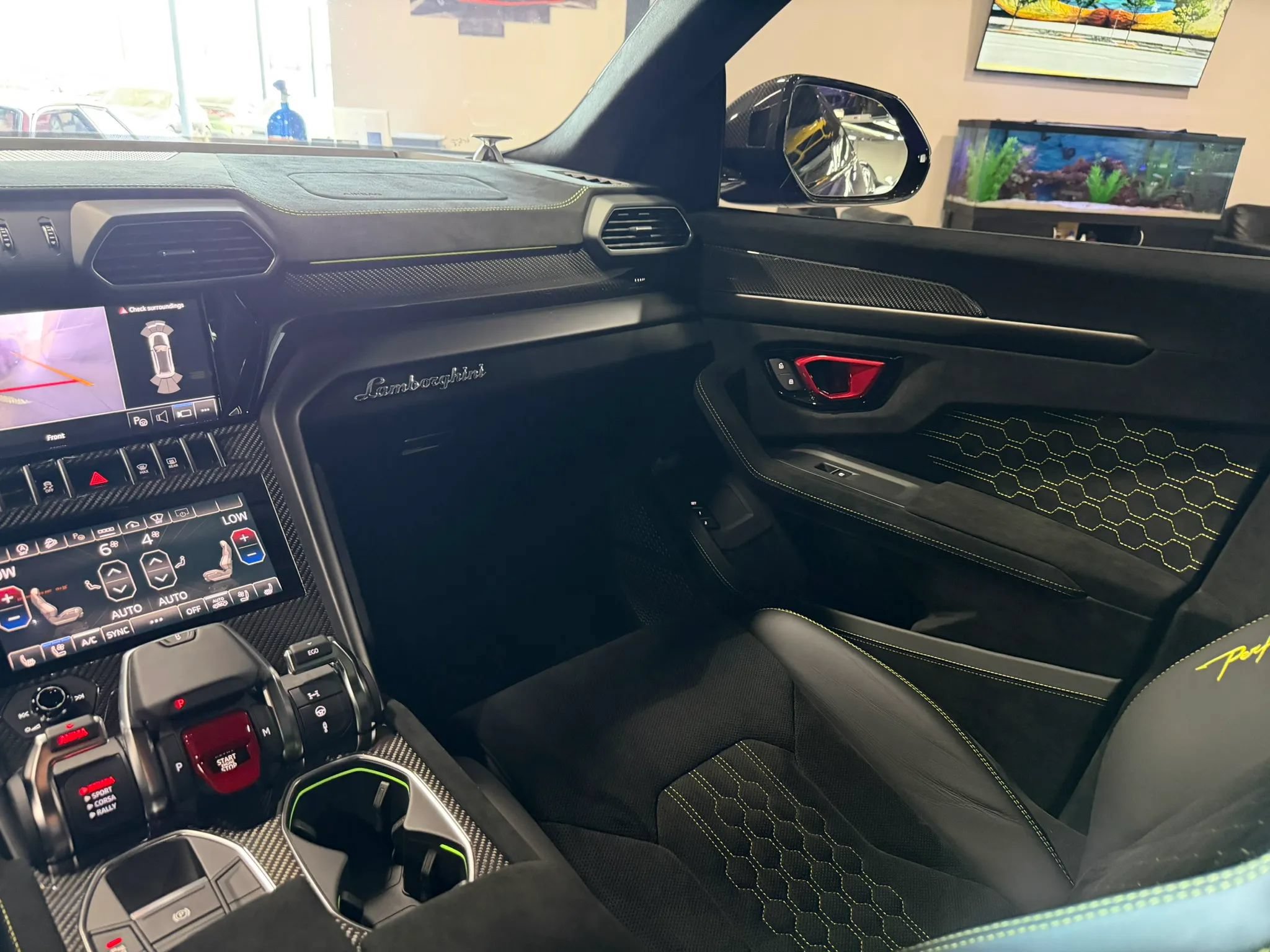 Used 2024 Lamborghini Urus Performante AWD/4WD image 36