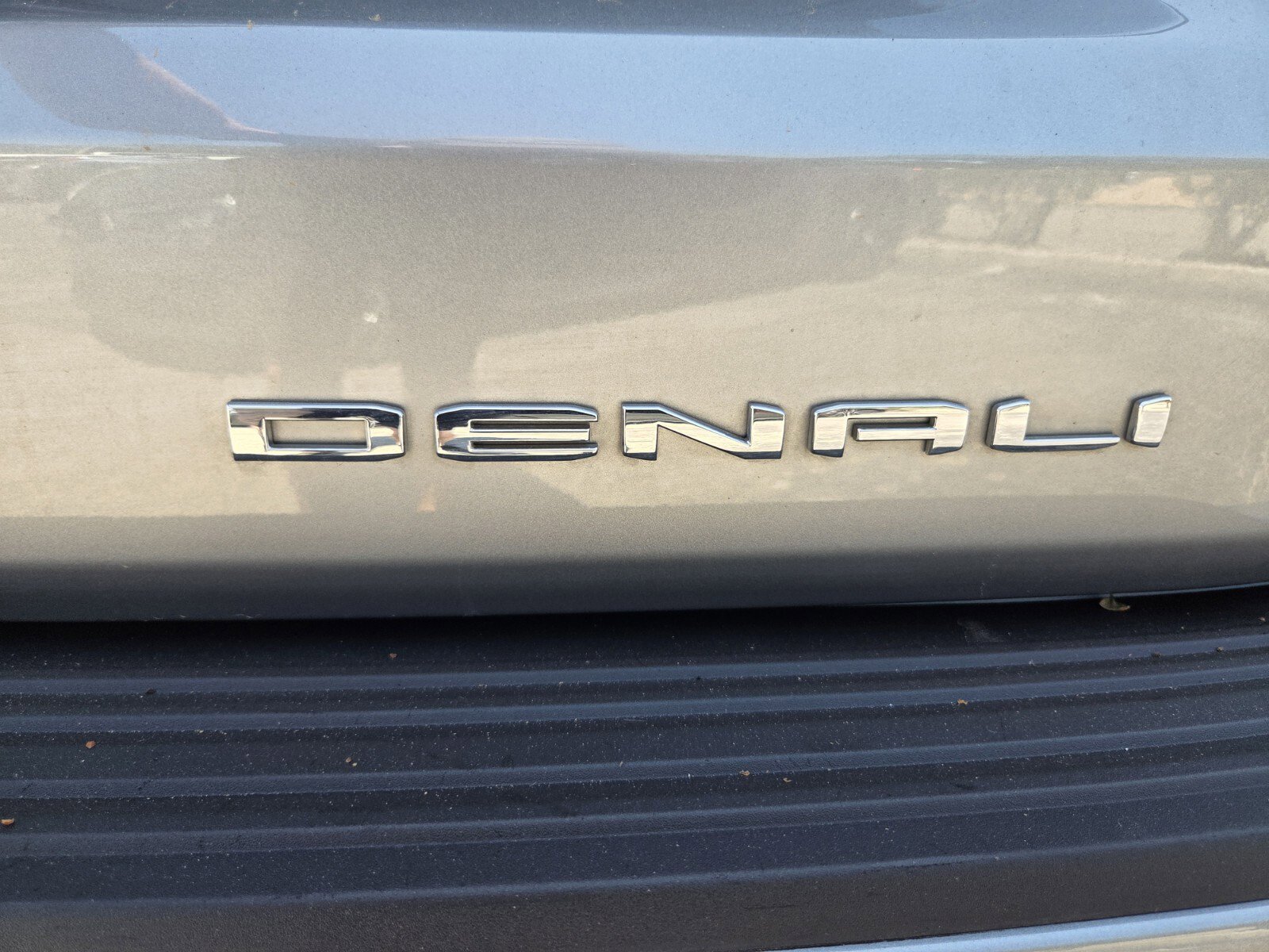 Used 2024 GMC Yukon Denali w/ Denali Reserve Package AWD/4WD image 14