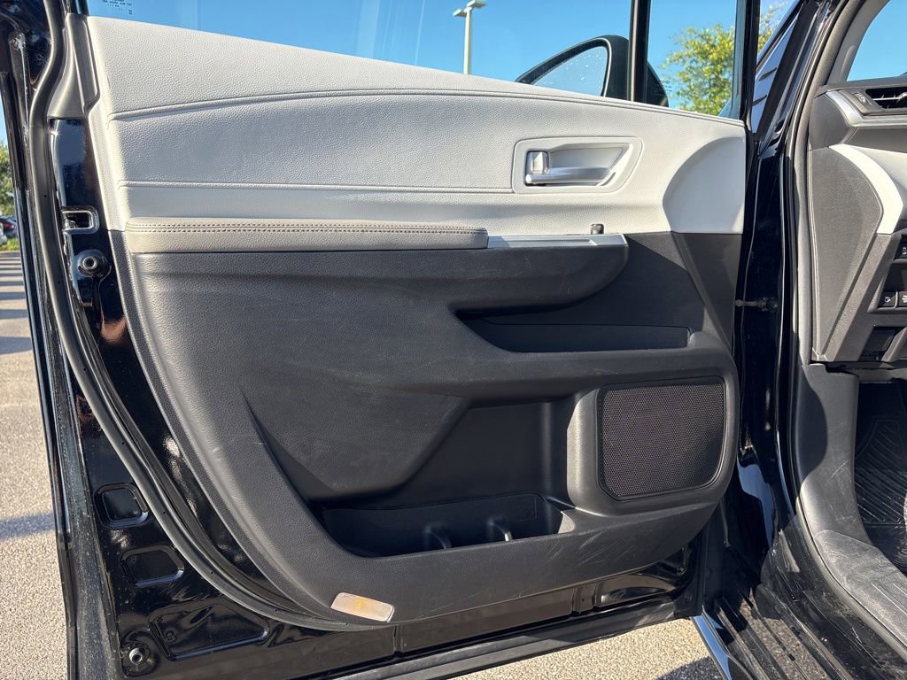 Used 2025 Toyota Sienna XLE FWD image 12
