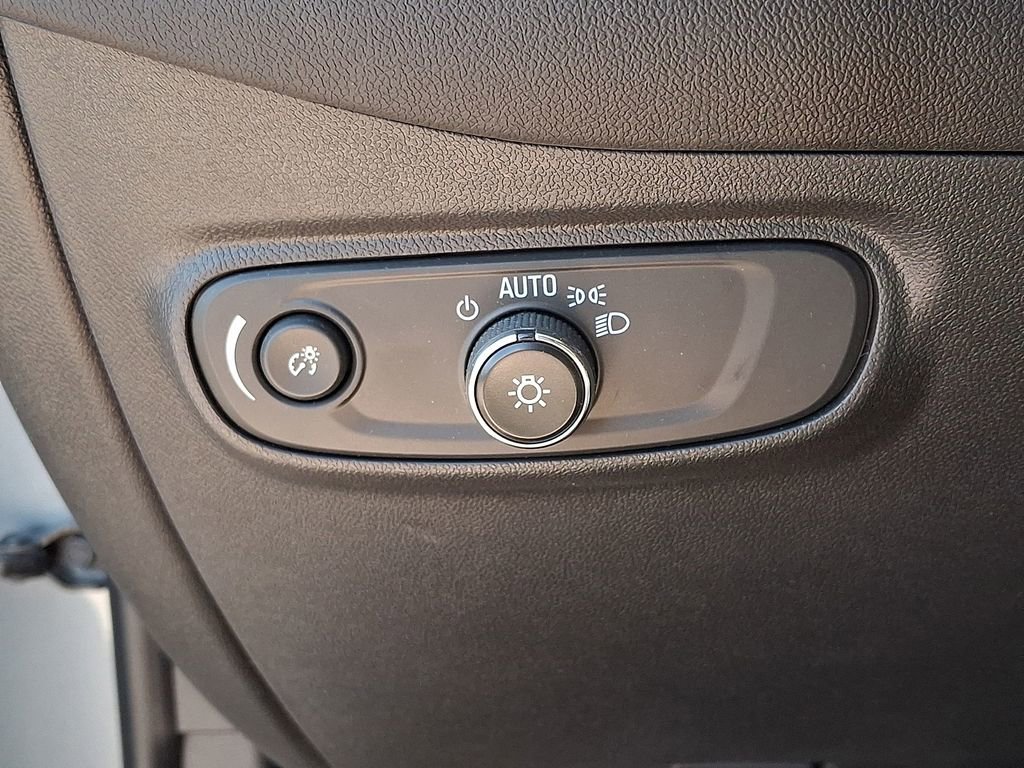 Used 2024 Chevrolet Equinox LT FWD image 24
