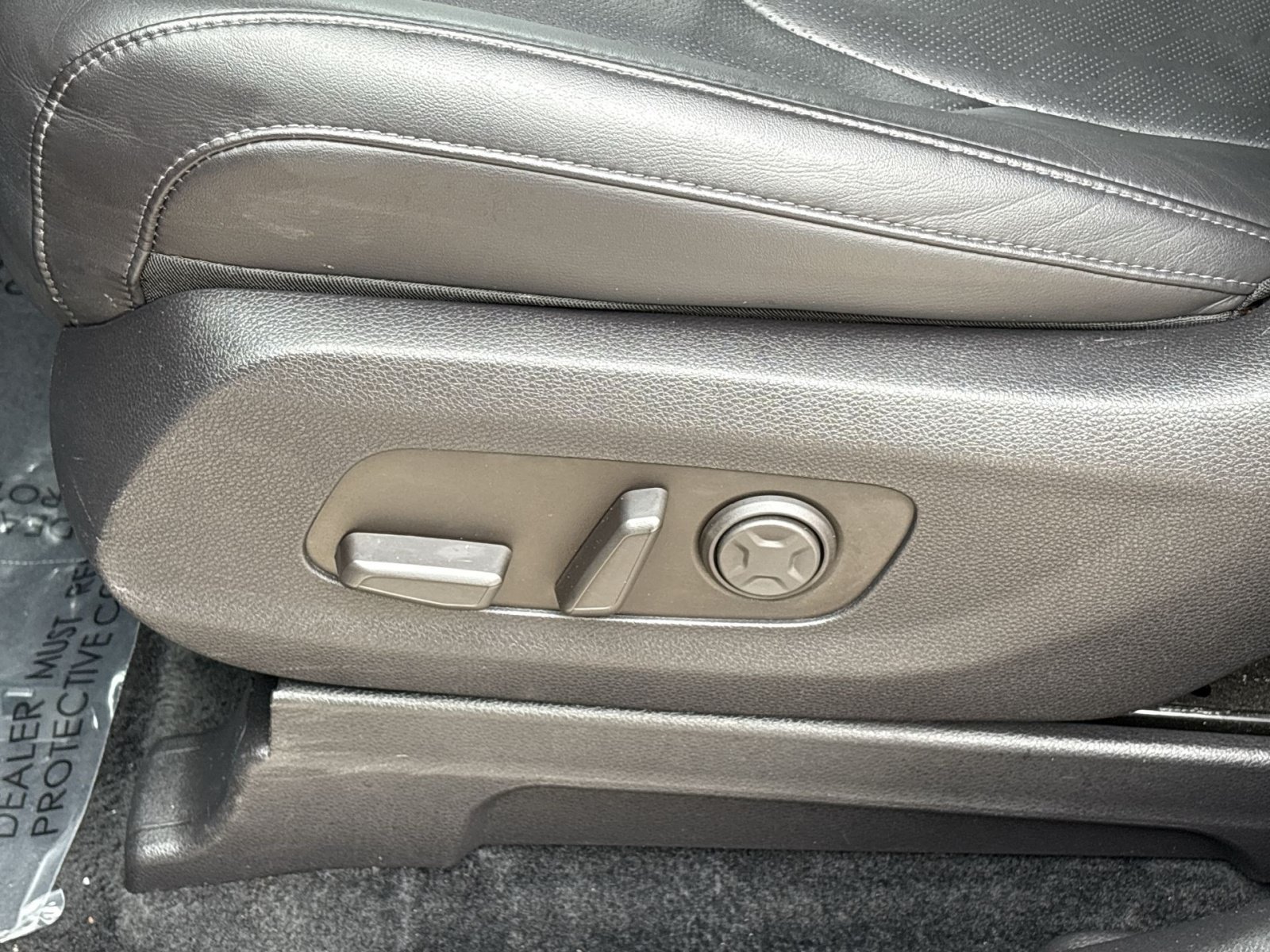 Used 2025 Kia Carnival FWD image 18