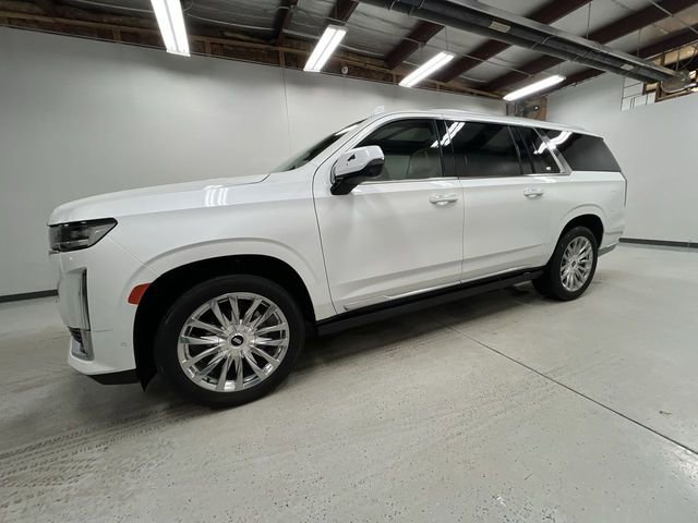 Certified 2022 Cadillac Escalade ESV Premium Luxury w/ Performance Package AWD/4WD image 5