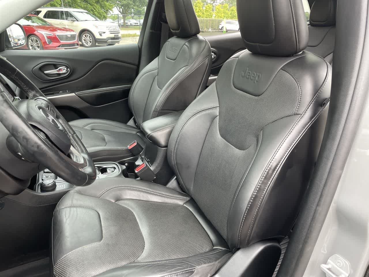 Used 2019 Jeep Cherokee Limited AWD/4WD image 12