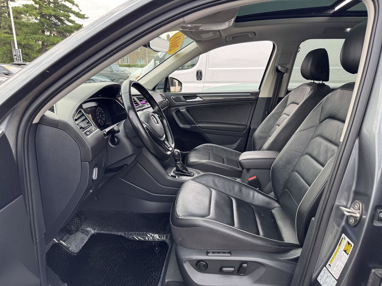 Used 2018 Volkswagen Tiguan SEL Premium w/ 3rd Row Seat Package AWD/4WD image 22
