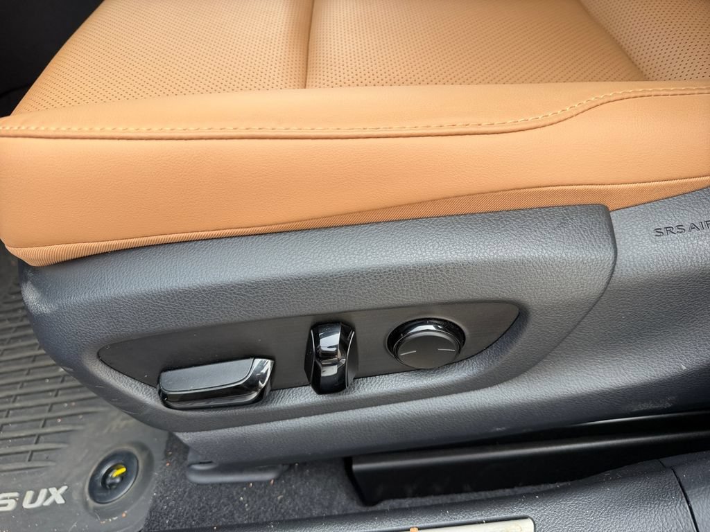 Used 2025 Lexus UX 300h AWD w/ Accessory Package (Z1) image 15