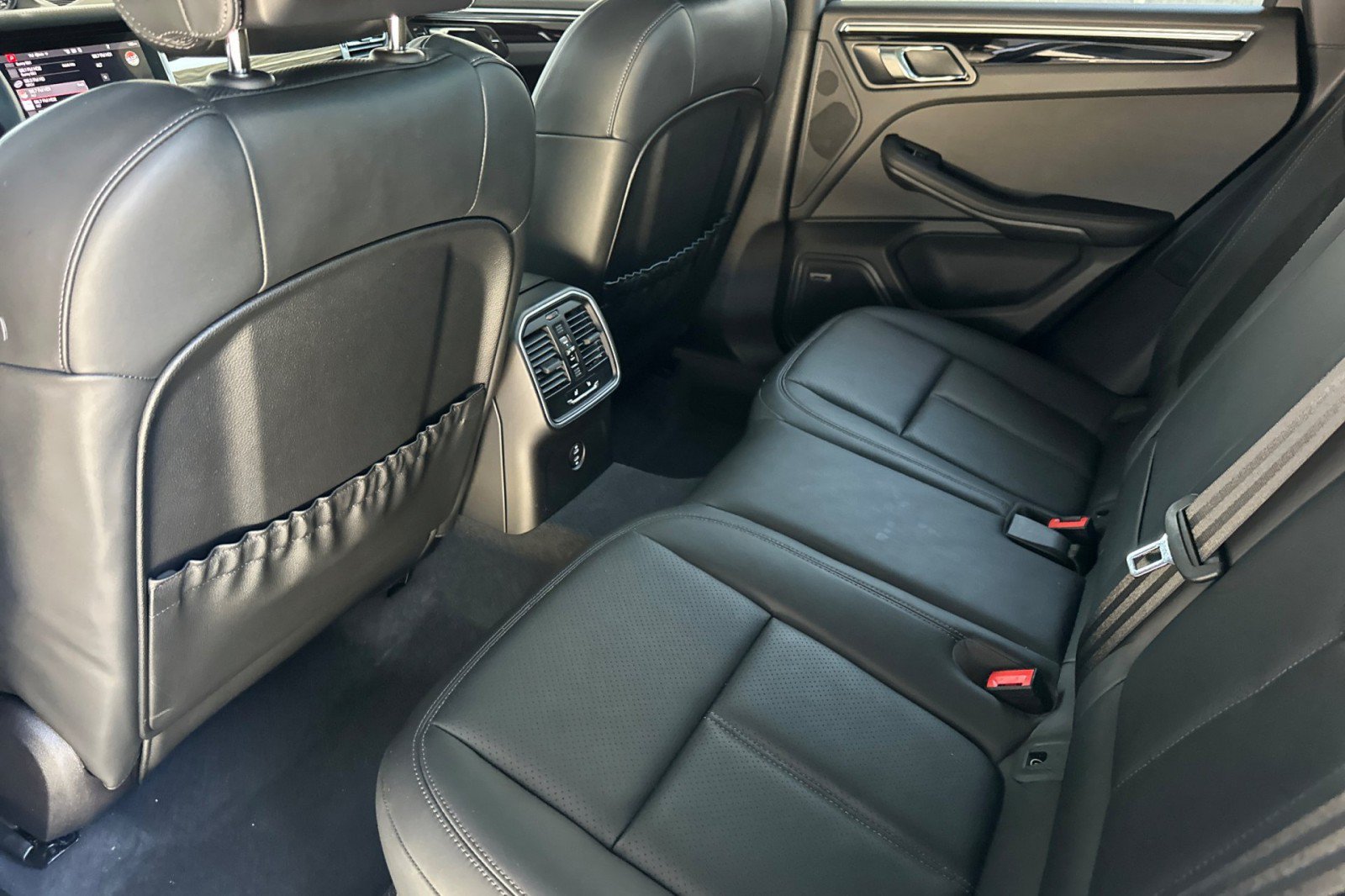 Used 2026 Porsche Macan AWD/4WD image 13