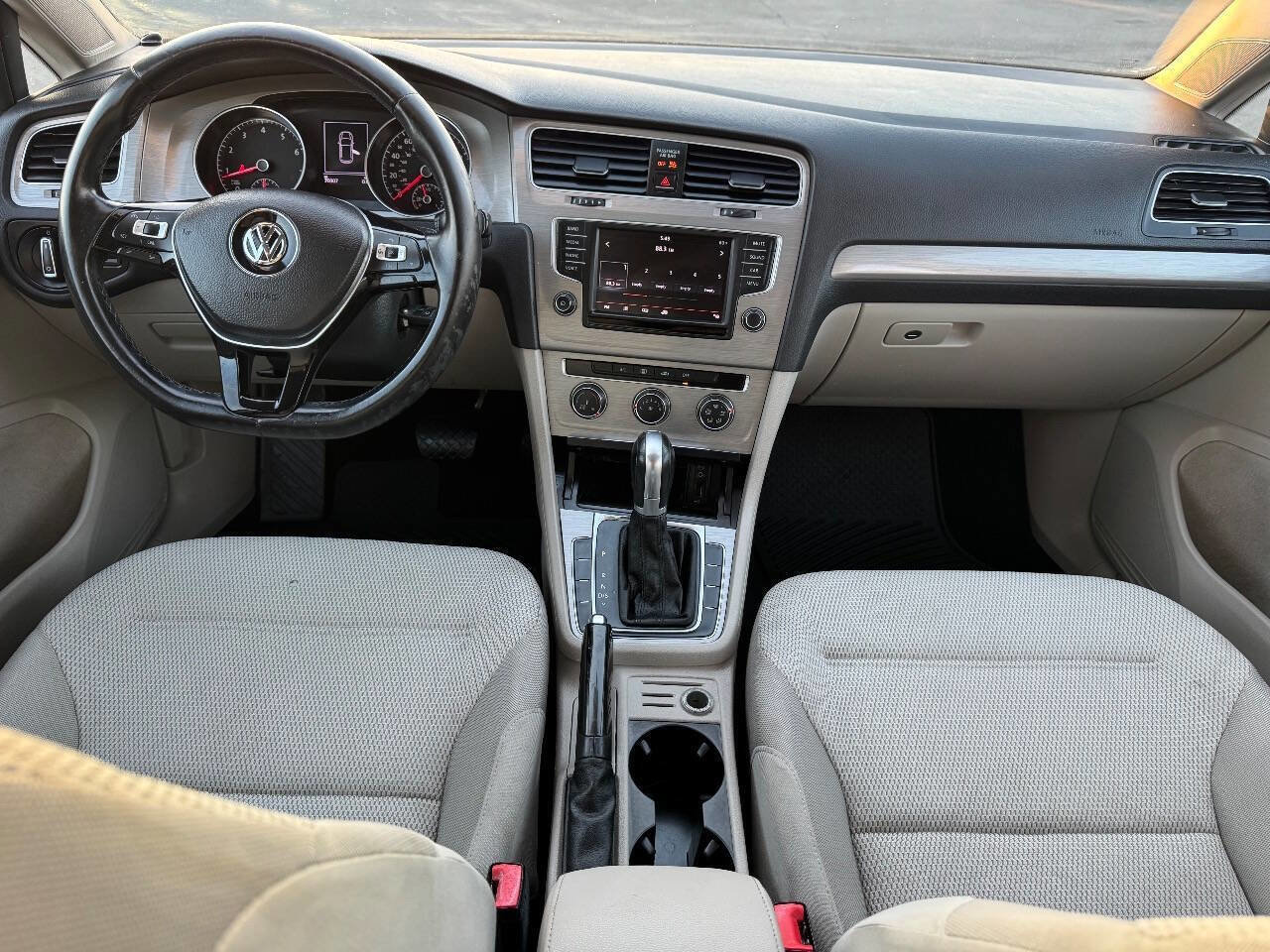 Used 2016 Volkswagen Golf S image 7