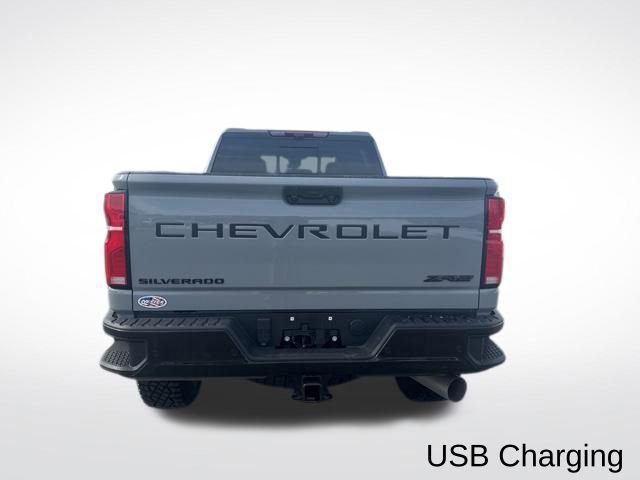 Used 2025 Chevrolet Silverado 2500 ZR2 w/ Technology Package image 4