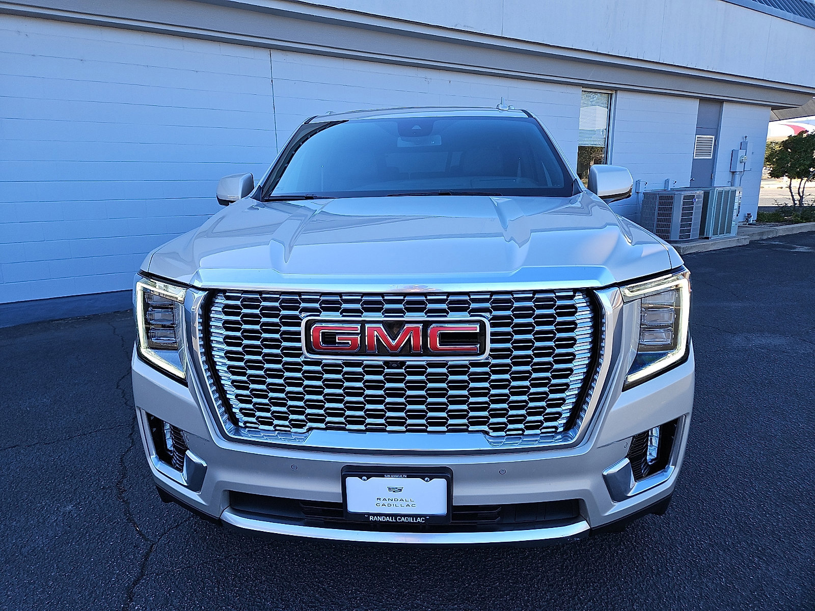 Used 2023 GMC Yukon Denali image 6