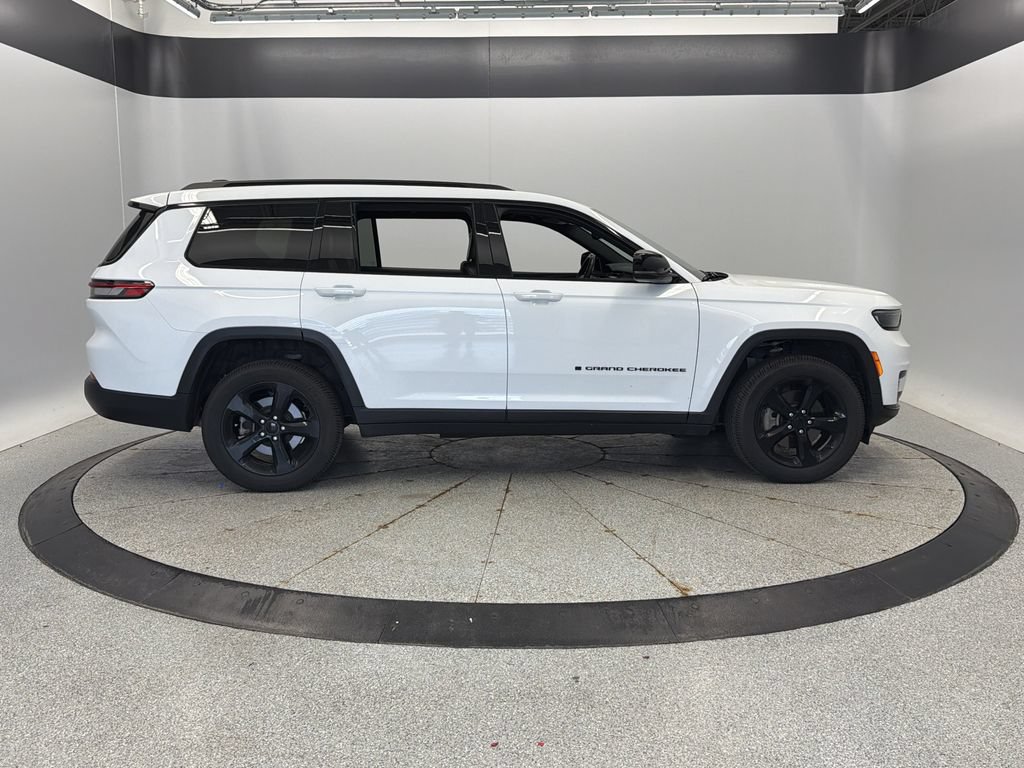 Used 2022 Jeep Grand Cherokee L Laredo AWD/4WD image 8