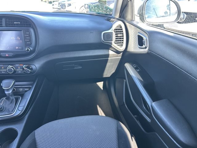 Used 2024 Kia Soul LX w/ Option Group 015 FWD image 16