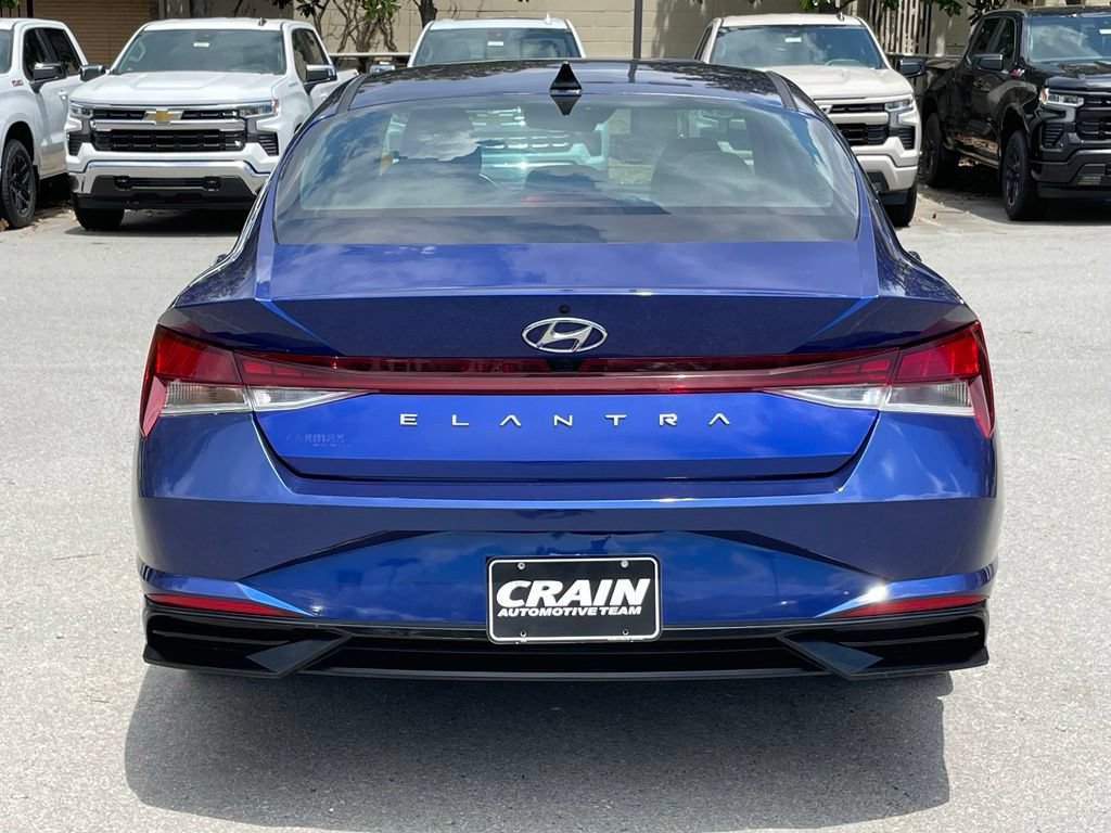 Used 2022 Hyundai Elantra SEL w/ Convenience + Premium Package FWD image 6