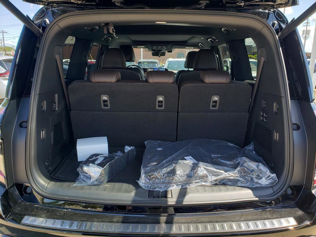 New 2025 Nissan Armada Platinum Reserve image 6