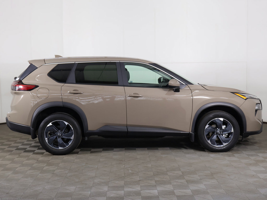 Used 2024 Nissan Rogue SV AWD/4WD image 16