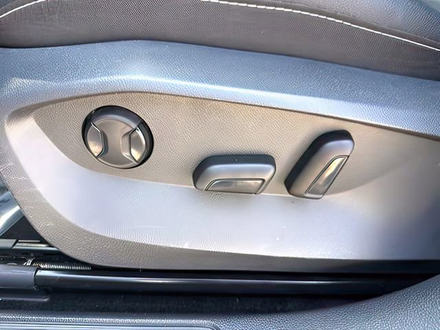 Used 2022 Volkswagen Taos SE image 16