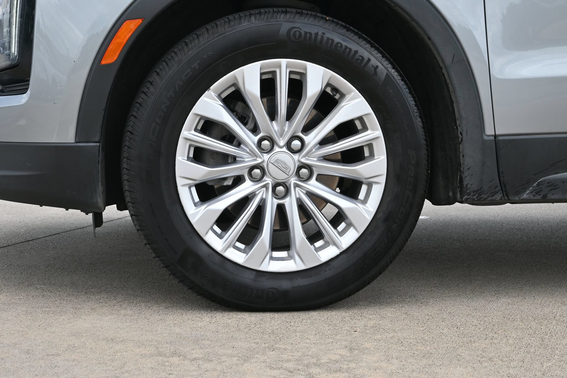 Used 2024 Cadillac XT4 Luxury w/ Cold Weather Package FWD image 30