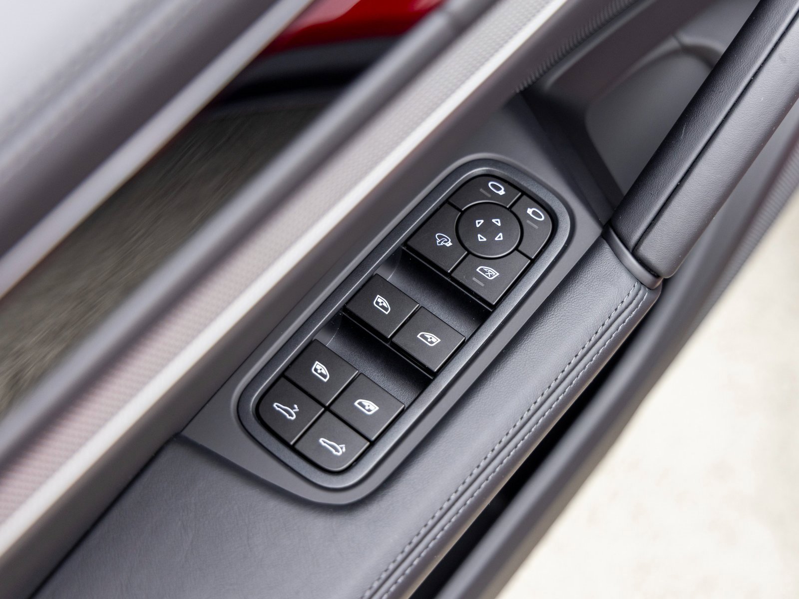 New 2026 Porsche Cayenne Coupe image 24