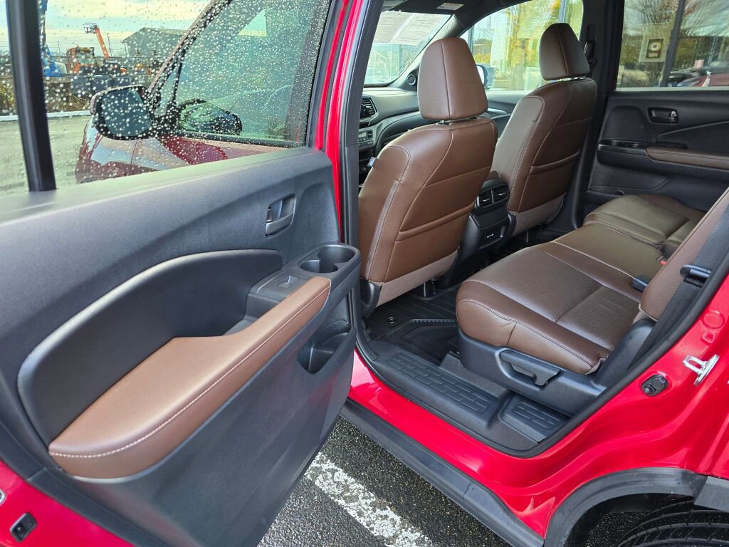 Certified 2025 Honda Passport EX-L image 13