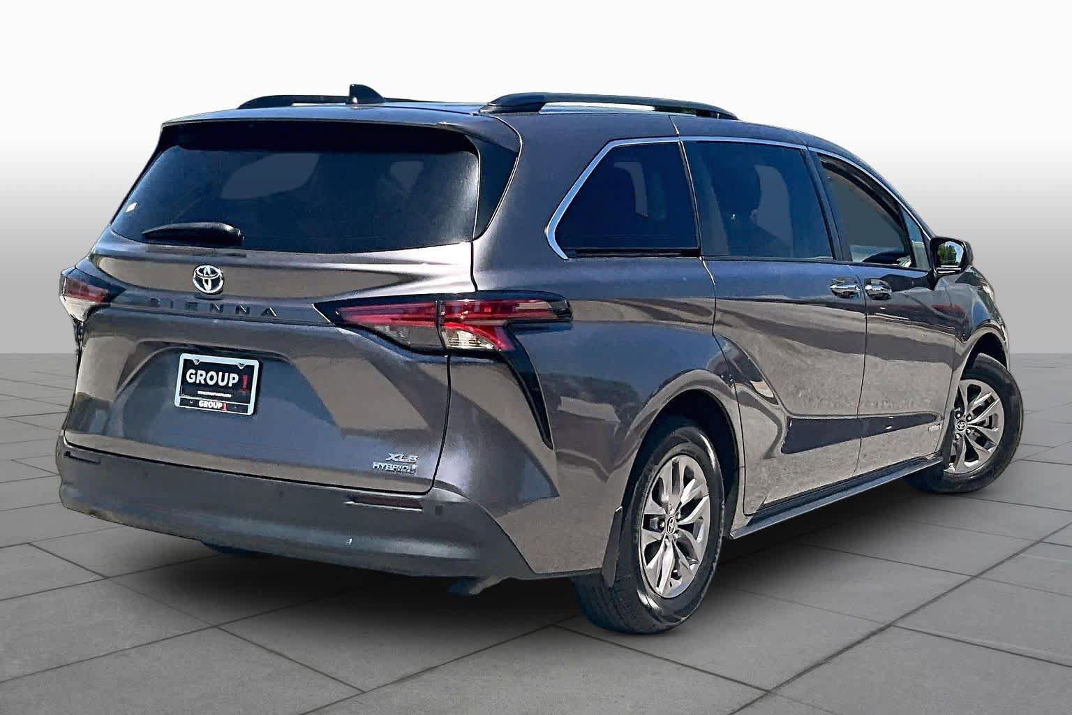 Used 2021 Toyota Sienna XLE w/ XLE Plus Package FWD image 13