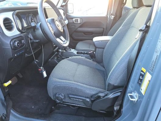 Used 2025 Jeep Wrangler Unlimited Sahara image 9