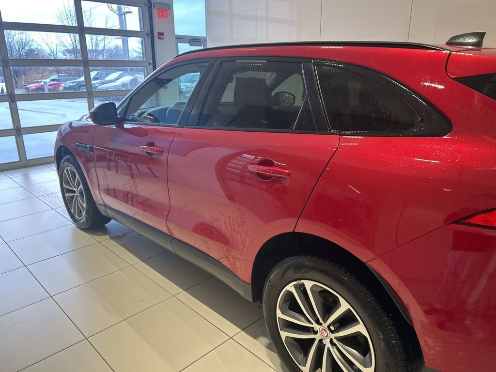 Used 2020 Jaguar F-PACE Premium image 2